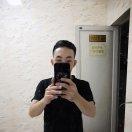 街燈下的孤獨的頭像