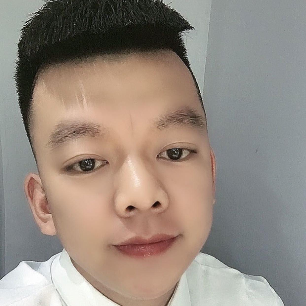 一個小男孩的頭像