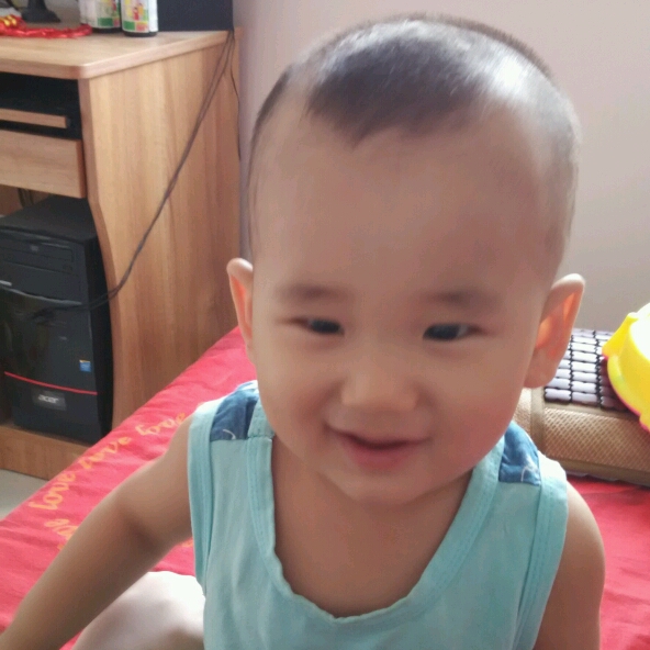 鑠鑠童裝的頭像