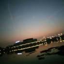 清晨。						你的秀發赴過我的衣領的頭像