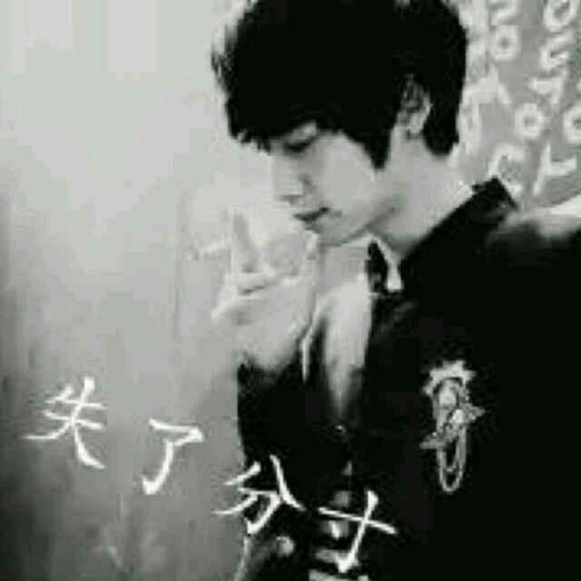 kiss	too	realistic的頭像